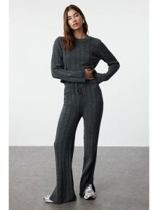 Trendyol 2-częściowy zestaw w kolorze antracytowym rozmiar: M. Czarne swetry oversize Trendyol, m, bez wzorów, bez ramiączek. Za 100,99 zł.