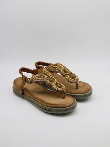 Belucci Sandały w kolorze jasnobrązowym rozmiar: 38. Brązowe sandały Belucci, bez wzorów, z otwartym noskiem, bez obcasa, bez zapięcia. Za 114,71 zł.