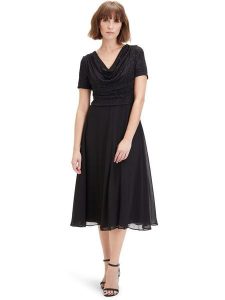 Vera Mont Sukienka w kolorze czarnym rozmiar: 44. Czarne sukienki Vera Mont, bez wzorów, bez kołnierzyka, bez ramiączek, midi. Za 357,95 zł.