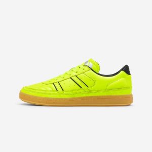 Sneakersy unisex Player 80 Offside Limitowana Edycja. Czarne buty sportowe DECATHLON, bez wzorów, z gumy, bez zapięcia, do piłki nożnej. Za 269,99 zł.