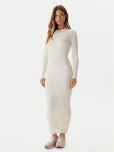 Guess Sukienka dzianinowa V5BK02 Z3JD2 Écru Slim Fit. Sukienki Guess, xl, z aplikacjami, z dzianiny, bez kołnierzyka, bez ramiączek. Za 329,99 zł.