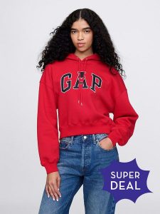 GAP Bluza w kolorze czerwonym rozmiar: XL. Czerwone bluzy GAP, xl, bez wzorów, z kapturem. Za 79,03 zł.