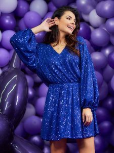 Awama Sukienka w kolorze niebieskim rozmiar: onesize. Niebieskie sukienki Awama, bez wzorów, bez kołnierzyka, bez ramiączek, mini. Za 279,99 zł.