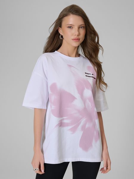 4F T-shirt loose z nadrukiem damski - biały XS. Białe t-shirty 4f, xs, bez wzorów, z dzianiny, bez kołnierzyka, bez ramiączek. Za 69,99 zł.