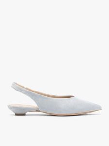 Jasnoniebieskie czółenka slingback w szpic. Niebieskie czółenka Ryłko, bez wzorów, z gumy, bez obcasa, na obcasie, bez zapięcia. Za 379,99 zł.