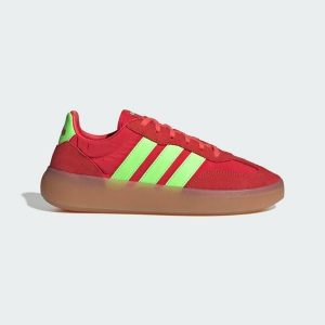 Buty Barreda Decode. Czerwone buty trekkingowe ADIDAS, bez zapięcia. Za 295,99 zł.