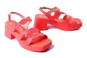 WONDERS D-1020 coral, sandały damskie. Czerwone sandały Wonders, bez wzorów, z gumy, bez obcasa, bez zapięcia. Za 447,92 zł.
