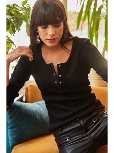 Olalook Koszulka w kolorze czarnym rozmiar: XL. Czarne bluzki Olalook, xl, bez wzorów, bez kołnierzyka, bez ramiączek. Za 65,69 zł.