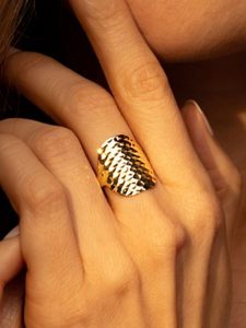 OR ÉCLAT Złoty pierścionek "Armadillo" rozmiar: 52. Żółte pierścionki OR ÉCLAT, złote. Za 1 513,99 zł.