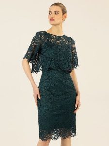 APART Sukienka w kolorze ciemnozielonym rozmiar: 40. Zielone sukienki Apart, bez wzorów, z koronki, bez kołnierzyka, bez ramiączek, midi. Za 216,22 zł.