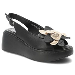 Sandały damskie Filippo, cholewka ze skóry naturalnej zapinane na sprzączkę, czarne, DS7578/26. Czarne sandały Filippo, bez wzorów, ze skóry, bez obcasa, na koturnie, bez zapięcia. Za 199,00 zł.