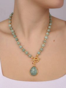 Pierres delicates Naszyjnik z elementem ozdobnym - dł. 45 cm rozmiar: onesize. Zielone naszyjniki Pierres delicates, z mosiądzu. Za 82,99 zł.