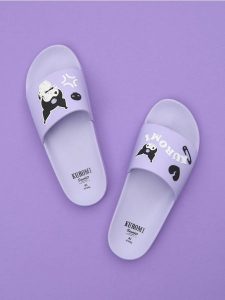 Klapki Kuromi - fioletowy. Fioletowe klapki Sinsay, bez wzorów, bez obcasa. Za 35,99 zł.