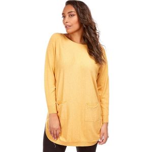 Sweter w kolorze żółtym. Żółte swetry oversize marki Cashmere Curve, z kaszmiru, z okrągłym kołnierzem. W wyprzedaży za 129,95 zł.