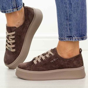 D. Brązowe skórzane półbuty damskie Filippo Dp6122/26. Brązowe półbuty Filippo, na jesień, bez wzorów, ze skóry, z okrągłym noskiem, bez obcasa, na platformie, bez zapięcia. Za 239,00 zł.