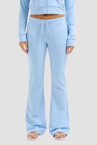 JUICY COUTURE Błękitne damskie spodnie dresowe Single Jersey Apollo Low Rise. Niebieskie spodnie dresowe Juicy Couture, s, bez wzorów, z dresówki. W wyprzedaży za 255,99 zł.