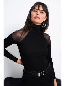 Milan Kiss Koszulka w kolorze czarnym rozmiar: M. Czarne bluzki Milan Kiss, m, bez wzorów, bez kołnierzyka, bez ramiączek. Za 105,63 zł.