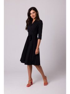 Be Wear Sukienka w kolorze czarnym rozmiar: M. Czarne sukienki Be Wear, m, bez wzorów, z tkaniny, bez kołnierzyka, bez ramiączek, midi, rozkloszowane. Za 245,96 zł.