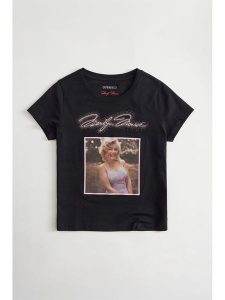 Guess T-Shirt 182690 Czarny Classic Fit. Czarne t-shirty Guess, xl, z aplikacjami, bez kołnierzyka, bez ramiączek. Za 234,99 zł.