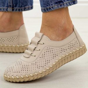 Beżowe ażurowane skórzane półbuty damskie T.Sokolski w26-47. Brązowe półbuty Sokolski, na jesień, bez wzorów, z jeansu, bez obcasa, na płaskiej podeszwie, bez zapięcia. Za 259,00 zł.