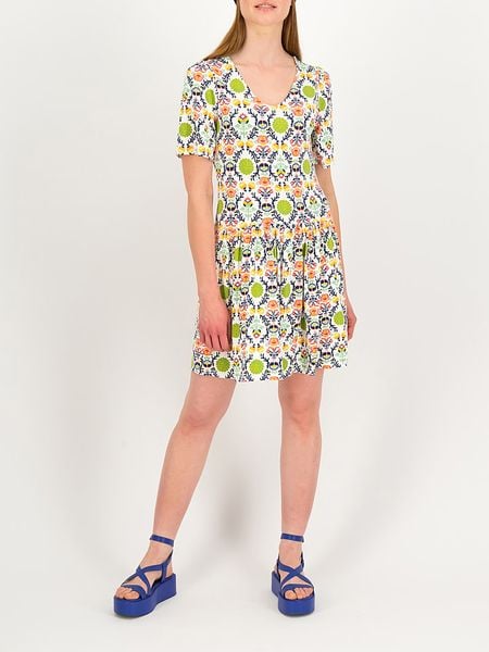 Blutsgeschwister Sukienka "Summer Ease Cache" w kolorze białym ze wzorem rozmiar: S. Białe sukienki Blutsgeschwister, na co dzień, s, bez wzorów, z wiskozy, klasyczne, bez kołnierzyka, bez ramiączek, mini, proste. Za 122,09 zł.