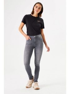 Garcia Dżinsy - Skinny fit - w kolorze szarym rozmiar: W26. Szare jeansy Garcia, z aplikacjami, z bawełny. Za 176,91 zł.