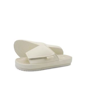 Klapki plażowe damskie Flip Flop Slide Velcro. Brązowe klapki Flip Flop, bez wzorów, bez obcasa. Za 135,70 zł.