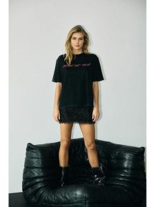 Noisy may Koszulka w kolorze czarnym rozmiar: L. Czarne bluzki Noisy may, l, bez wzorów, bez kołnierzyka, bez ramiączek. Za 88,02 zł.