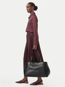 Calvin Klein Torebka Ck Croc Snap Large Tote LV04F3904G Czarny. Czarne shopper bag Calvin Klein, bez wzorów, ze skóry, bez dodatków. Za 749,99 zł.