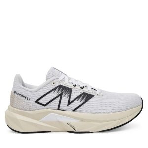 Buty do biegania New Balance. Białe buty sportowe New Balance, bez wzorów, bez zapięcia, do biegania. Za 399,99 zł.