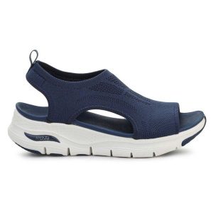 Sandały Skechers Arch Fit City Catch 119236-NVY niebieskie. Niebieskie sandały bez wzorów, z syntetyku, bez obcasa, bez zapięcia. Za 408,30 zł.
