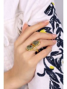 Pierres delicates Pozłacany pierścionek z prehnitami rozmiar: onesize. Żółte pierścionki Pierres delicates, z prehnitem, pozłacane. Za 74,46 zł.