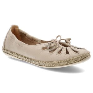 Beżowe Espadryle Armodo Wsuwane Obuwie Damskie. Brązowe espadryle Armodo, z aplikacjami, ze skóry, bez obcasa. Za 329,00 zł.