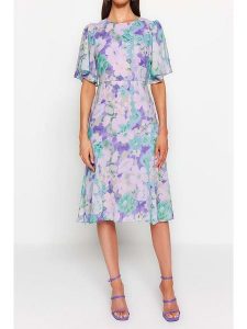 Trendyol Sukienka w kolorze lawendowo-turkusowym rozmiar: 36. Fioletowe sukienki Trendyol, bez wzorów, bez kołnierzyka, bez ramiączek, midi. Za 104,99 zł.