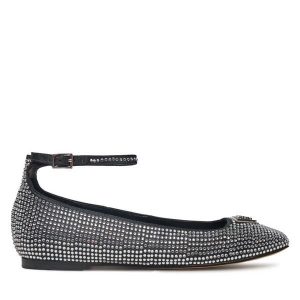 Baleriny Guess. Czarne balerinki Guess, z aplikacjami, bez obcasa, bez zapięcia. Za 359,99 zł.