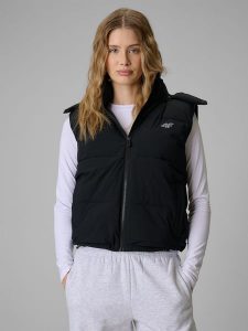 4F Bezrękawnik z wypełnieniem syntetycznym damski - czarny XS. Czarne kamizelki 4f, xs, bez wzorów, z materiału, bez kołnierzyka, bez ramiączek, bez kaptura. Za 249,99 zł.