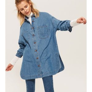 Jeansowa koszula oversize - Niebieski. Koszule marki House. W wyprzedaży za 49,99 zł.