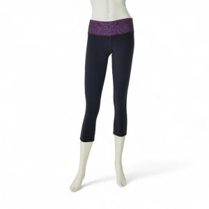 Second life - Kobiety Legginsy do jogi i biegania fioletowe - Stan bardzo dobry. Fioletowe legginsy LULULEMON, bez wzorów, z tkaniny. Za 144,80 zł.