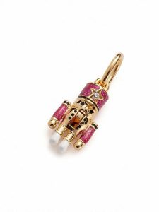 Pandora Pozłacana zawieszka rozmiar: onesize. Różowe zawieszki Pandora, pozłacane. Za 209,95 zł.