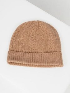 Just Cashmere Kaszmirowa czapka "Cleo" w kolorze karmelowym rozmiar: onesize. Brązowe czapki Just Cashmere, bez wzorów, z kaszmiru. Za 143,99 zł.