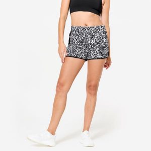 Spodenki fitness damskie Domyos wzór w panterkę. Białe szorty DOMYOS, bez wzorów, z materiału, sportowe. W wyprzedaży za 24,99 zł.