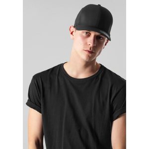 Czapka Flexfit delta. Czarne czapki FLEXFIT, bez wzorów, sportowe. Za 101,00 zł.