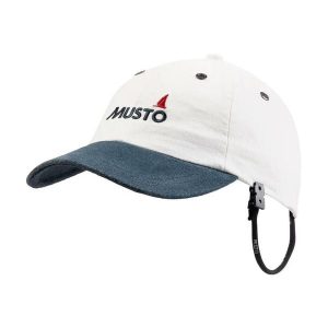 Czapka z daszkiem Musto Evolution Original Crew. Białe czapki MUSTO, bez wzorów, z bawełny, klasyczne. Za 134,99 zł.
