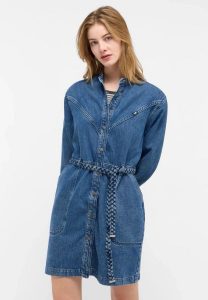 Damska Sukienka Mini Mustang Style Paola Dress Denim Blue 1015586 5000 500. Niebieskie sukienki Mustang, bez wzorów, z denimu, bez kołnierzyka, bez ramiączek, mini. Za 219,99 zł.