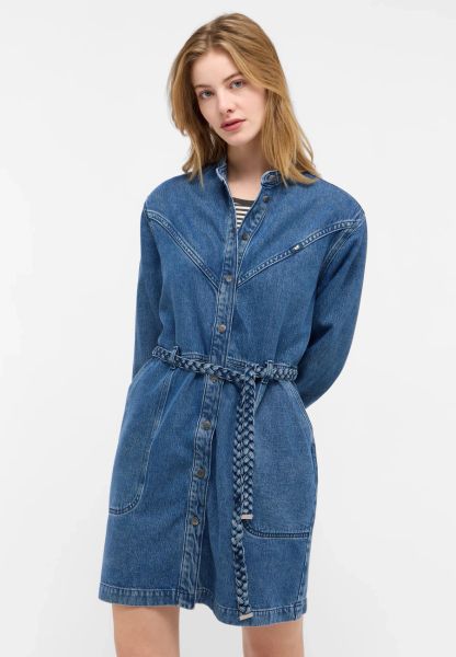 Damska Sukienka Mini Mustang Style Paola Dress Denim Blue 1015586 5000 500. Niebieskie sukienki Mustang, bez wzorów, z denimu, bez kołnierzyka, bez ramiączek, mini. Za 219,99 zł.