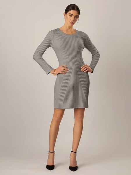 APART Sukienka dzianinowa w kolorze szarym rozmiar: 42. Szare sukienki Apart, bez wzorów, z dzianiny, bez kołnierzyka, bez ramiączek, mini. Za 231,13 zł.