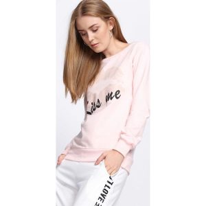 Jasnoróżowa Bluza Gentle Kiss. Bluzy marki 4f. Za 24,99 zł.
