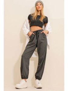 Trend Alacati Spodnie dresowe w kolorze antracytowym rozmiar: S. Czarne spodnie dresowe Trend Alacati, s, bez wzorów, z bawełny. Za 61,46 zł.