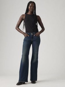 Levi's Dżinsy - Flared fit - w kolorze granatowym rozmiar: W28/L34. Niebieskie jeansy Levi's®, z aplikacjami. Za 199,95 zł.