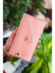 MORI Portfel w kolorze jasnoróżowym - 20 x 10 x 3 cm rozmiar: onesize. Różowe portfele MORI, bez wzorów, z materiału. Za 65,99 zł.